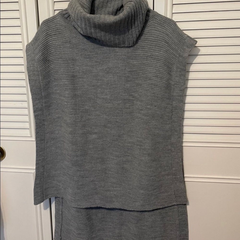 BCBG knitted poncho